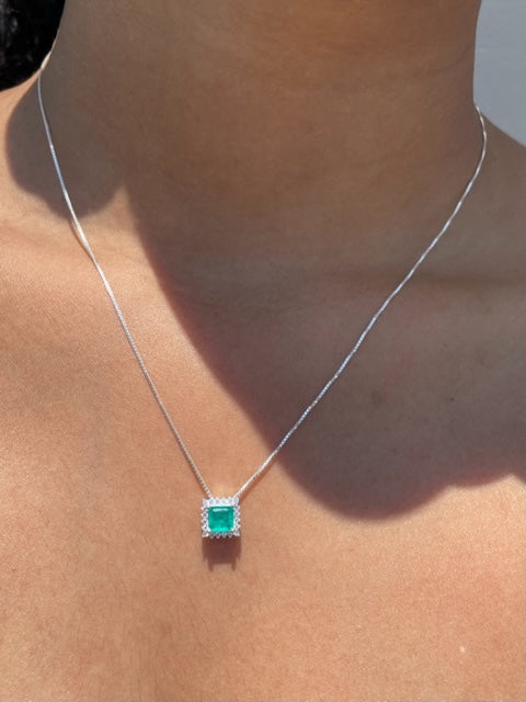Colar Lola Quadrado em Prata com Zircônia Fusion e Cristal.